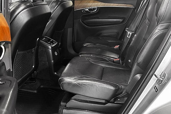Volvo XC90 11 of 23