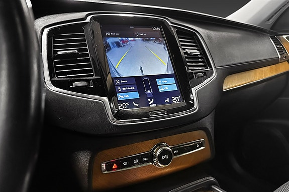 Volvo XC90 17 of 23