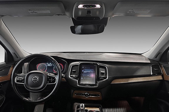 Volvo XC90 13 of 23