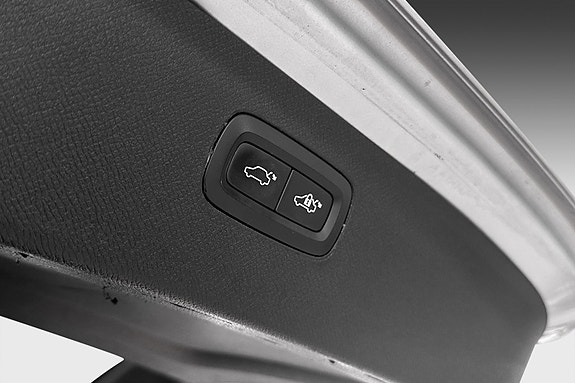 Volvo XC90 8 of 23
