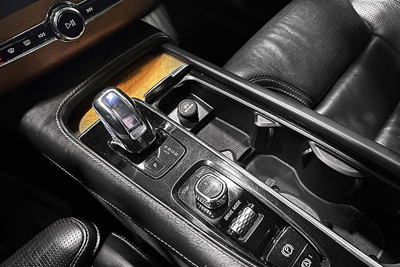 Volvo XC90 20 of 23