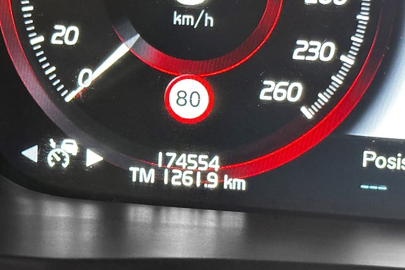 Volvo XC90 16 of 23