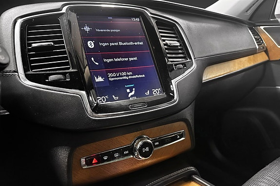 Volvo XC90 18 of 23