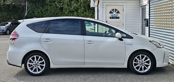 Toyota Prius+ Seven 11 of 30