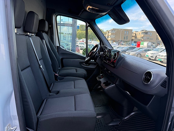 Mercedes-Benz Sprinter 13 of 25