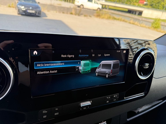 Mercedes-Benz Sprinter 23 of 25