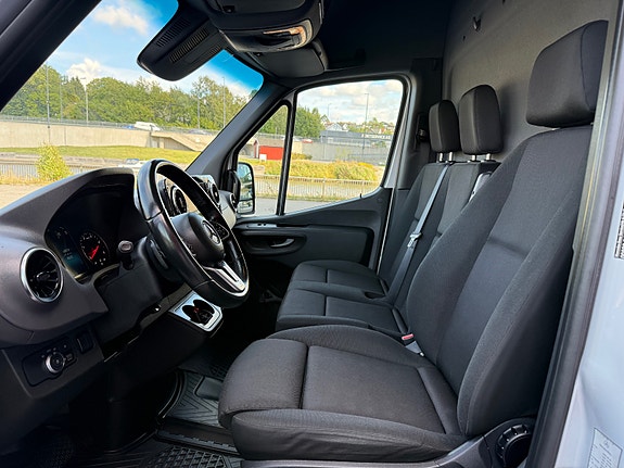 Mercedes-Benz Sprinter 10 of 25