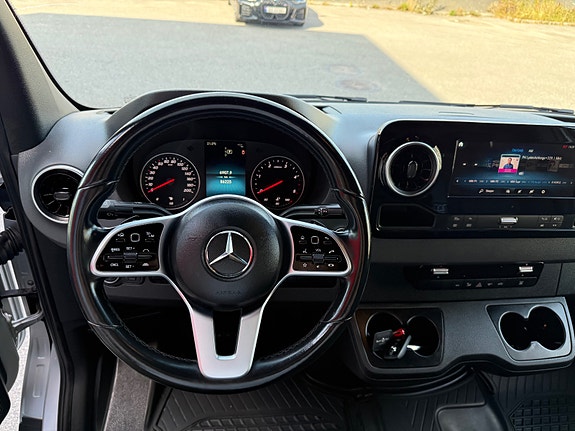 Mercedes-Benz Sprinter 18 of 25