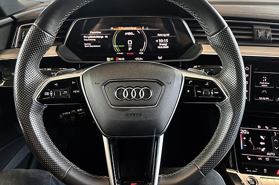 Audi e-tron Sportback 15 of 19