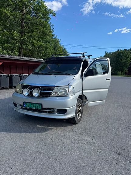 Toyota HiAce 2 of 7