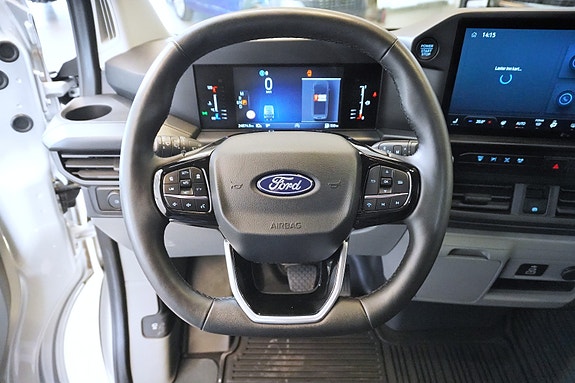 Ford Transit Custom 13 of 30