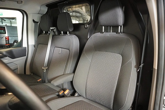 Ford Transit Custom 12 of 30
