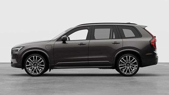 Volvo XC90 10 of 23