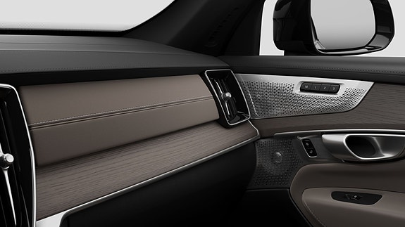 Volvo XC90 18 of 23