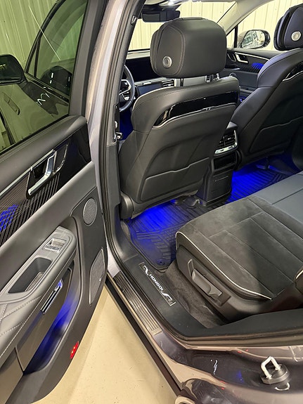 Hongqi E-HS9 26 of 30