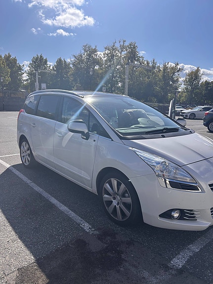 Peugeot 5008 4 of 10