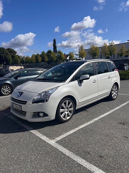 Peugeot 5008 2 of 10