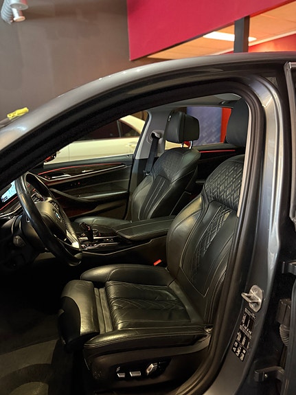 BMW 530i 11 of 21