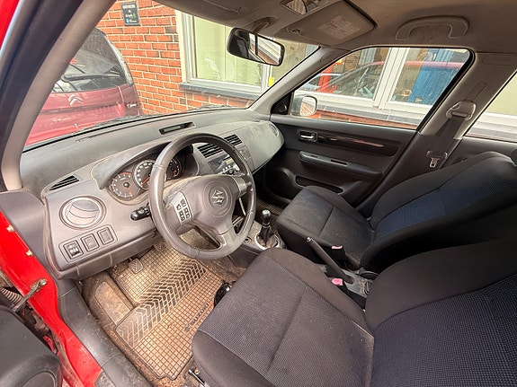 Suzuki Swift 3 of 11