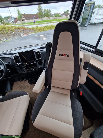 Pilote G740 FGJ 18 of 30