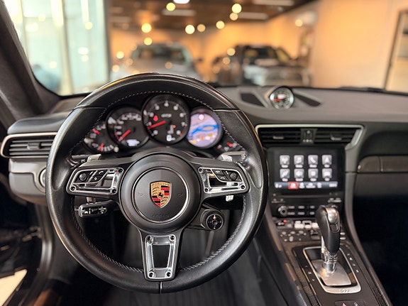 Porsche 911 Carrera 4 GTS 18 of 30