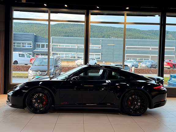 Porsche 911 Carrera 4 GTS 8 of 30