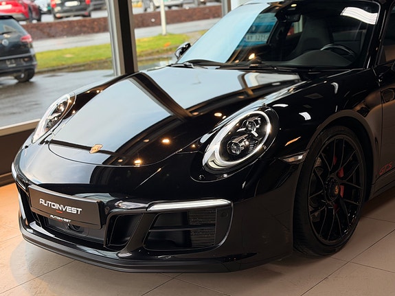 Porsche 911 Carrera 4 GTS 5 of 30