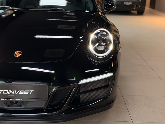 Porsche 911 Carrera 4 GTS 7 of 30