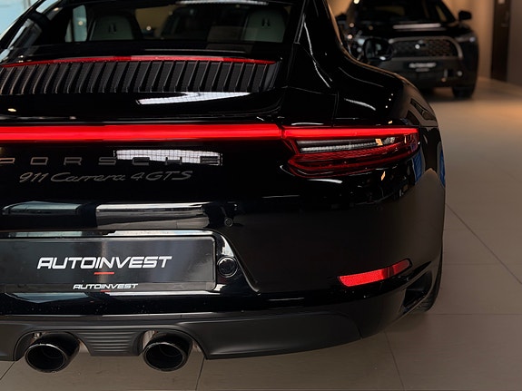 Porsche 911 Carrera 4 GTS 12 of 30