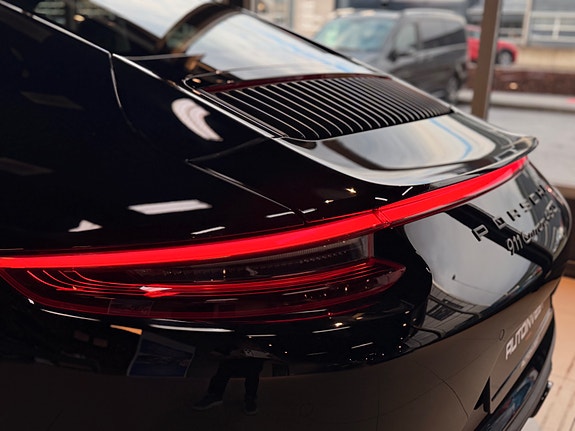 Porsche 911 Carrera 4 GTS 14 of 30