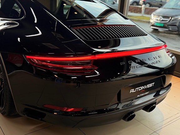 Porsche 911 Carrera 4 GTS 13 of 30