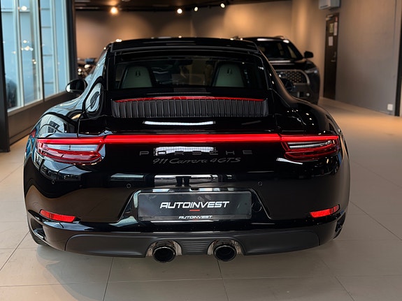 Porsche 911 Carrera 4 GTS 11 of 30