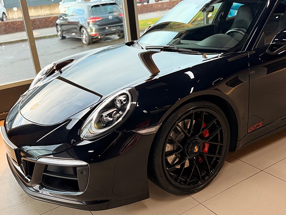 Porsche 911 Carrera 4 GTS 3 of 30