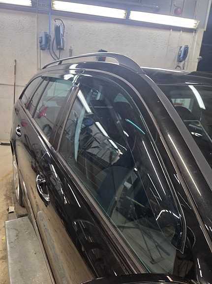Mercedes-Benz E220 d 8 of 13