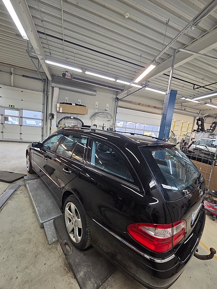 Mercedes-Benz E220 d 4 of 13