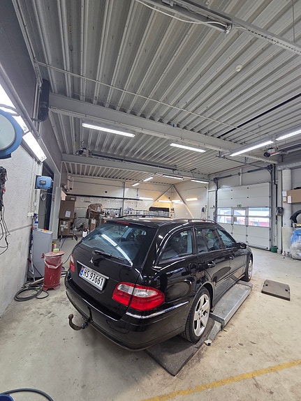 Mercedes-Benz E220 d 3 of 13