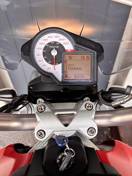 Aprilia Mana 850 11 of 18