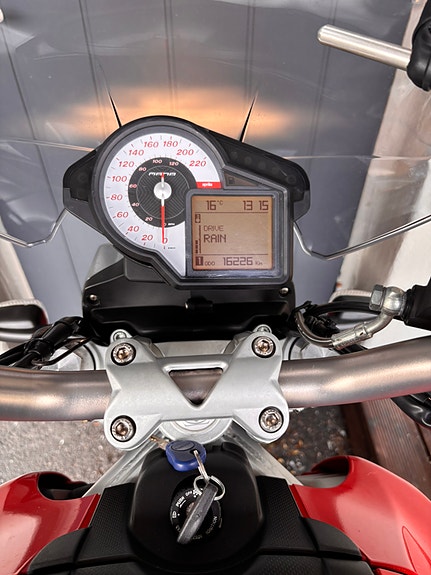 Aprilia Mana 850 13 of 18