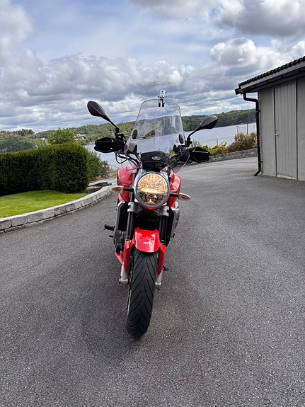 Aprilia Mana 850 4 of 18