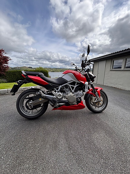 Aprilia Mana 850 2 of 18