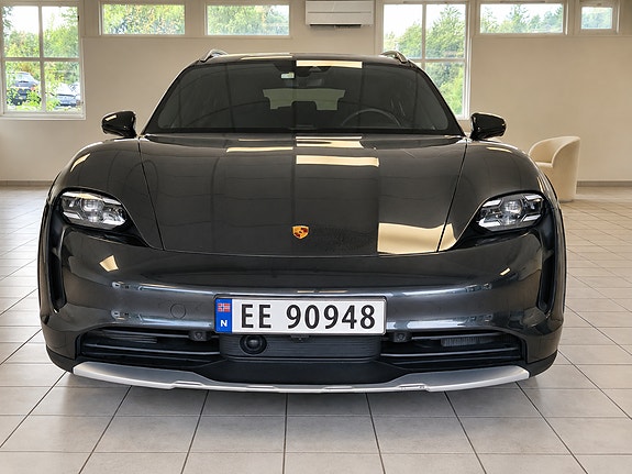 Porsche Taycan Cross Turismo 8 of 24