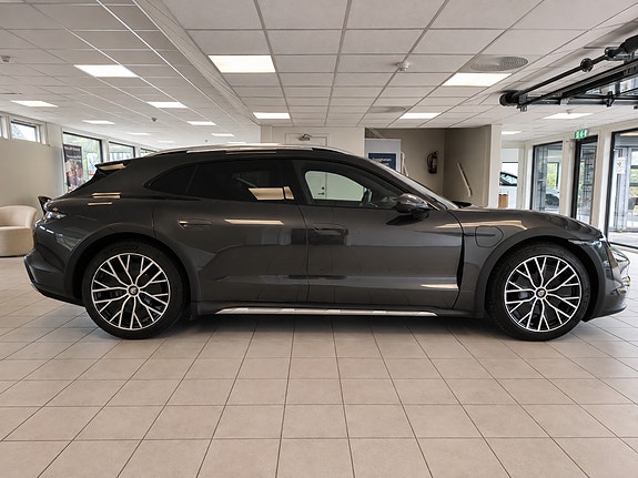 Porsche Taycan Cross Turismo 6 of 24