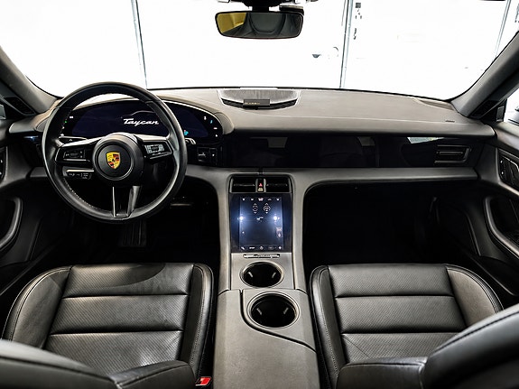 Porsche Taycan Cross Turismo 14 of 24
