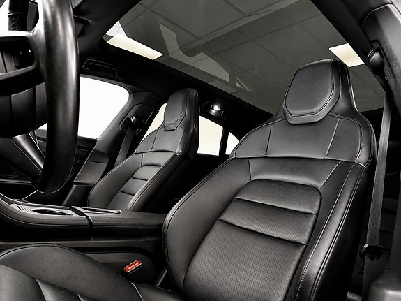 Porsche Taycan Cross Turismo 11 of 24