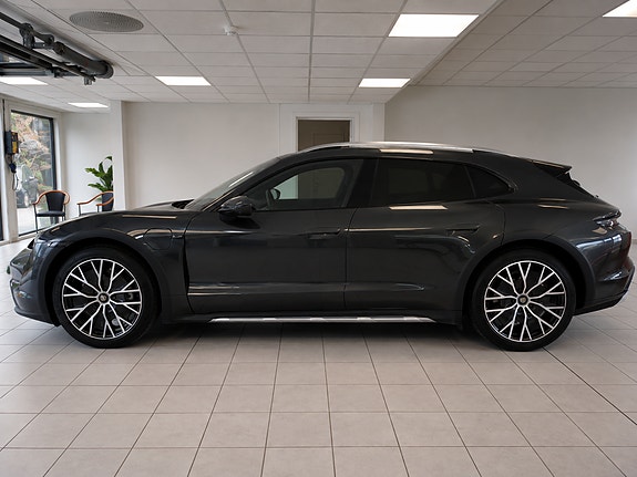 Porsche Taycan Cross Turismo 2 of 24