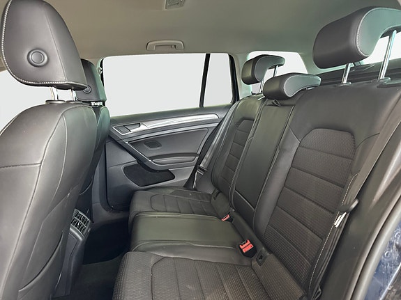 Volkswagen Golf Alltrack 9 of 16