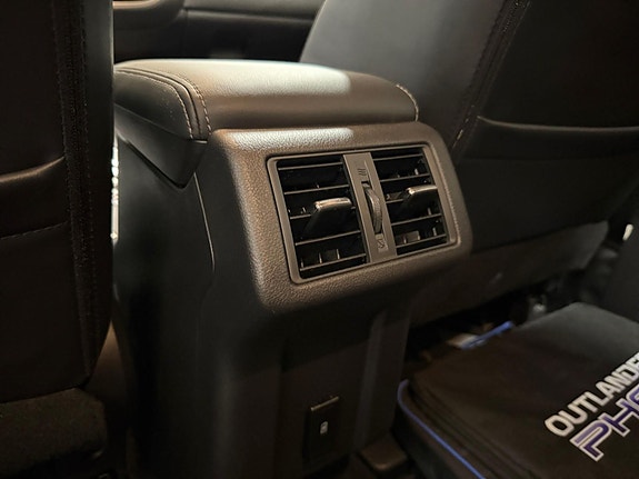 Mitsubishi Outlander 28 of 30