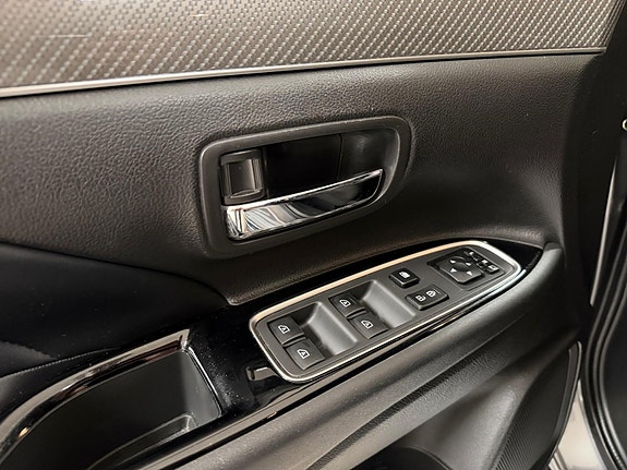 Mitsubishi Outlander 12 of 30