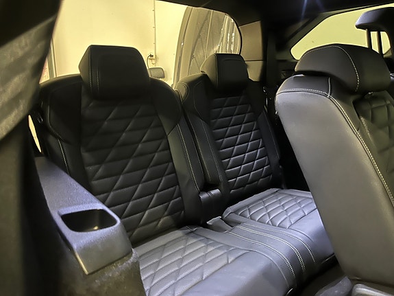 Peugeot e-5008 24 of 26