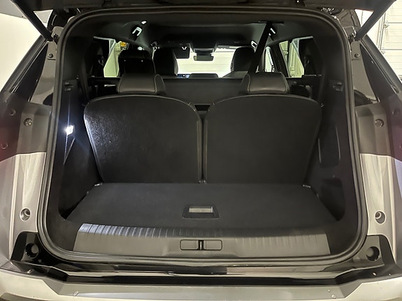 Peugeot e-5008 23 of 26